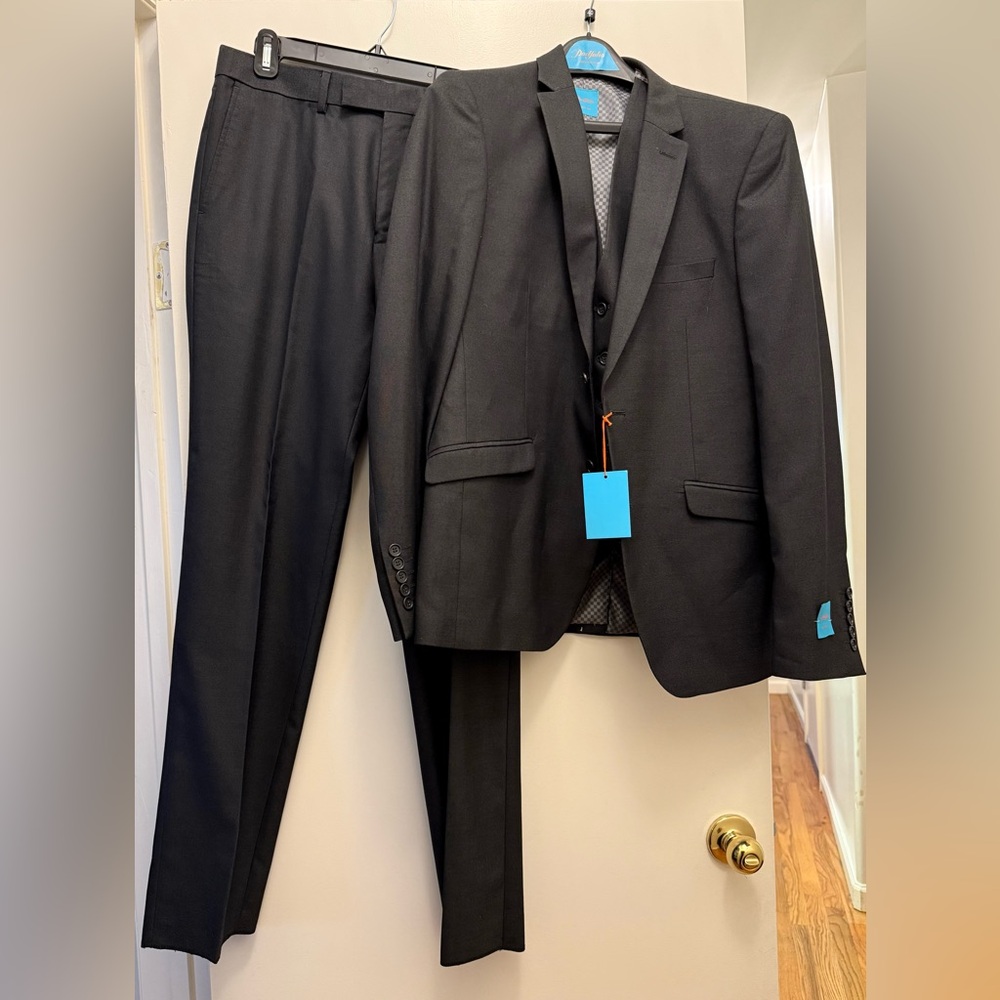 Elegant Charcoal Men's Suit Set Size 40 Reg